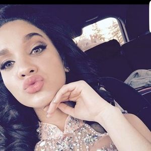 Meet your Posher, Yulerys